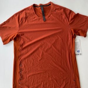 Lululemon license to train short sleeve NWT